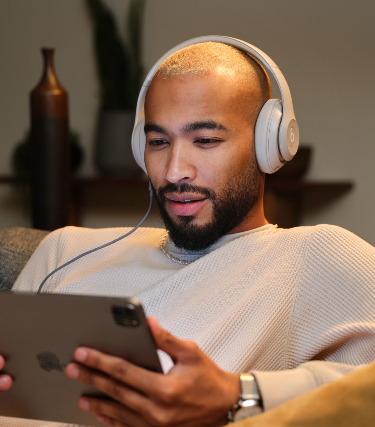 Person wearing Beats Studio Pro Wireless Headphones in the colour Sandstone