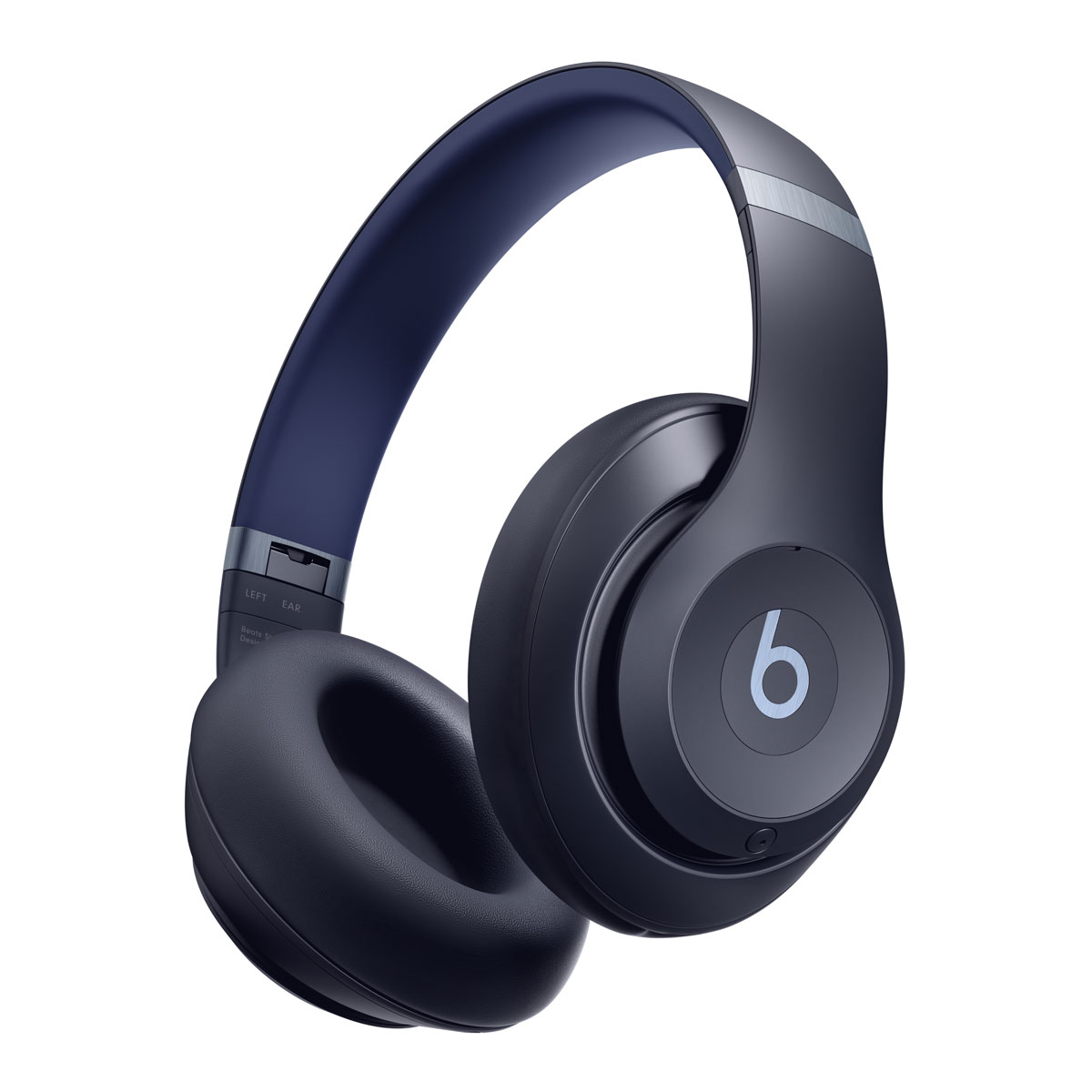 Close-up van de Beats Studio Pro in marineblauw