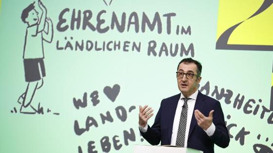 Bundesminister Cem Özdemir beim 15. Zukunftsforum Ländliche Entwicklung