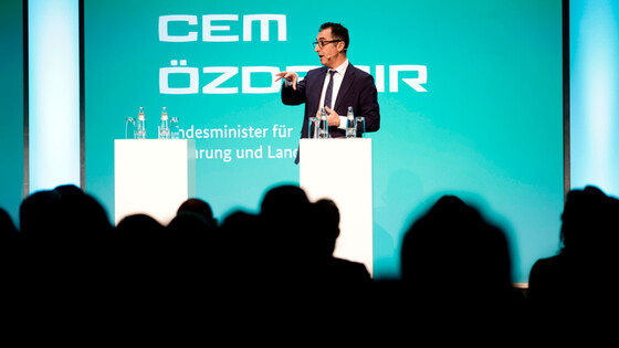 Bundesminister Özdemir am Rednerpult