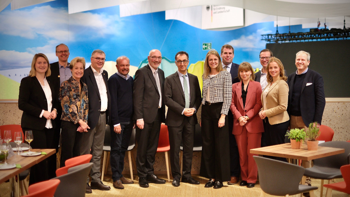 Gruppenfoto mit Bundesminister Özdemir