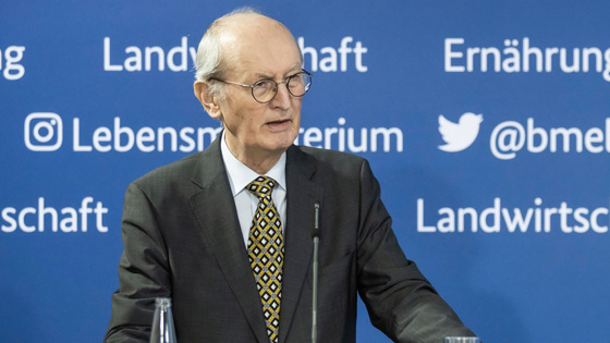 Bundesminister a. D. Jochen Borchert vor der Pressewand des Bundesministeriums für Ernährung und Landwirtschaft