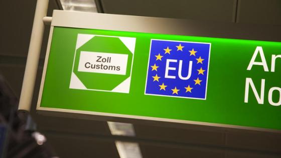 EU Zoll Schild am Flughafen