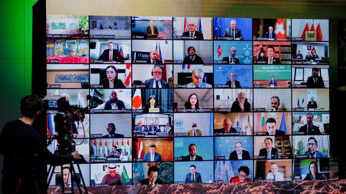 Screens with the participants of the 2022 Agriculture Ministers' Conference who joined online.