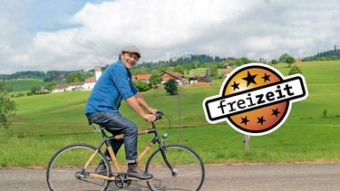 Moderator Schmidt Max auf dem Fahrrad. | Bild: BR