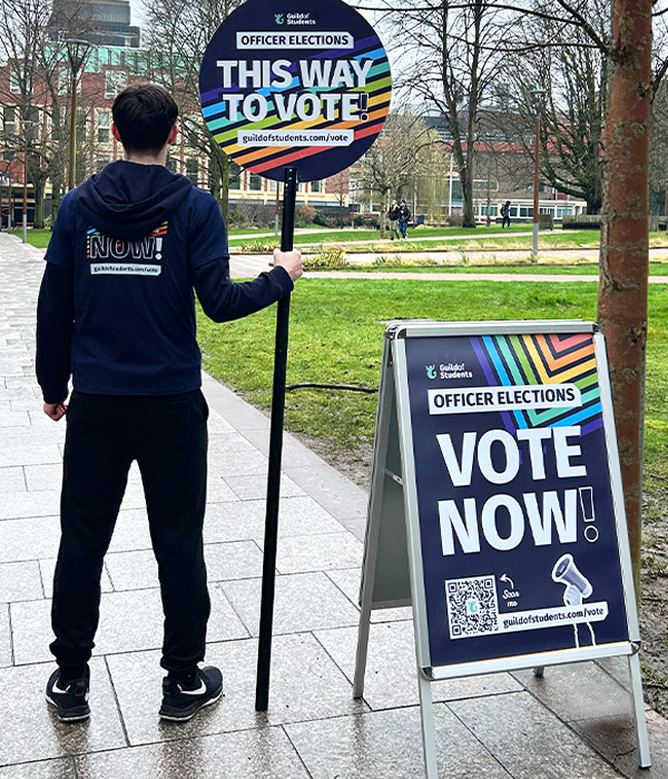 picture of a vote now sign on university campus