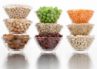 Various plant raw materials, which are used for protein recovery: Almonds, beans, peas, lentils, chickpeas, sunflower seeds, quinoa