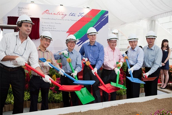 From left: Mr Jean Fran­cois, Prin­cipal Archi­tect, Stu­dio Milou Archi­tects; Mr Michael Koh, Chief Exec­ut­ive Officer for the National Her­it­age Board and the National Art Gal­lery; Pro­fessor Tommy Koh, Chair­man, National Her­it­age Board; Mr Lui Tuck Yew, Min­is­ter for Inform­a­tion, Com­mu­nic­a­tions and the Arts;  Mr Koh Seow Chuan, Chair­man for the National Art Gal­lery;  Mr Toi­chi Takenaka, Pres­id­ent & CEO of Takenaka Cor­por­a­tion and Mr Lee Soo Khoong, Senior Vice Pres­id­ent, CPG Con­sult­ants Pte Ltd.