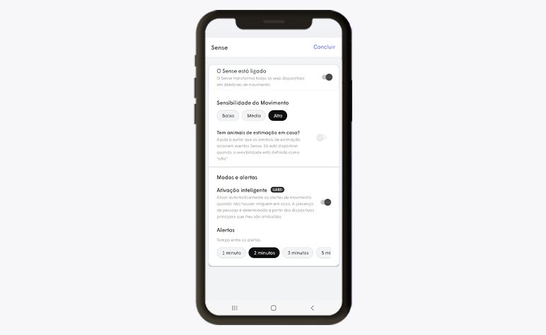 Após ligares o Sense, podes personalizar a Sensibilidade do Movimento e indicar se tens animais de estimação em casa para evitar que estes acionem alertas de movimento​