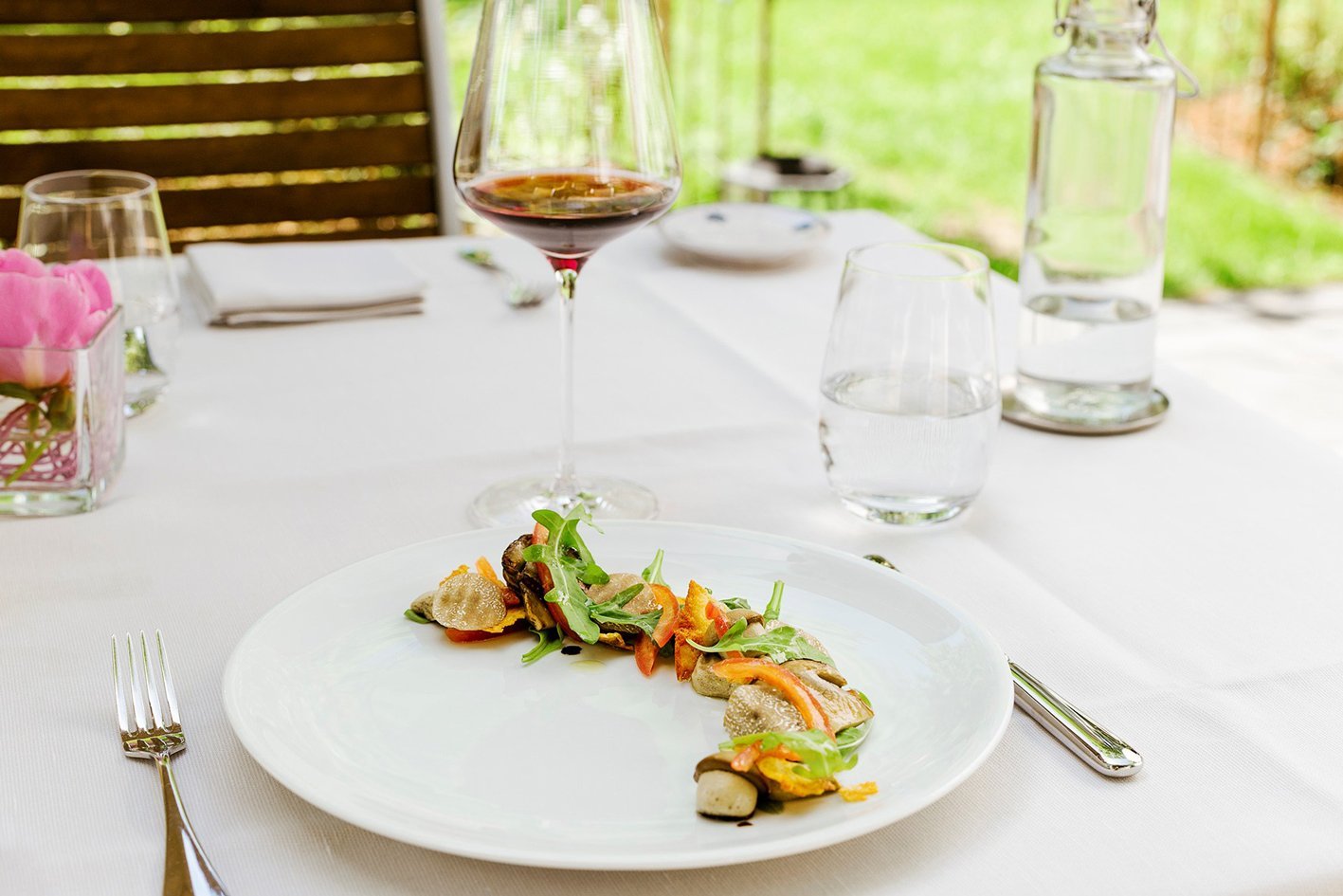 Steinpilzflan mit Sommertrüffelsauce und Salat