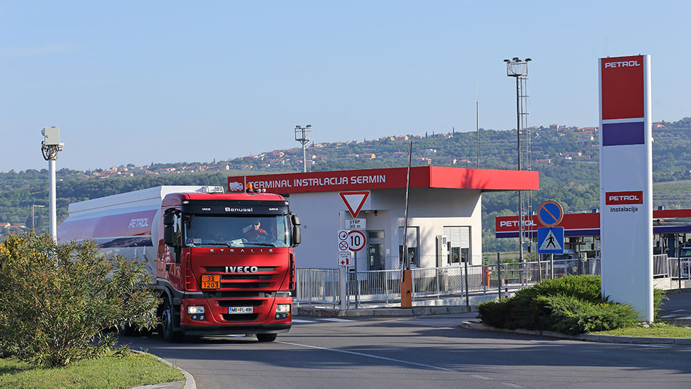 Pregledno poslovanje in največja mreža distribucije