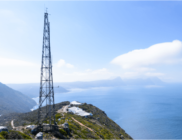 Mobilfunkturm auf einer Anhöhe