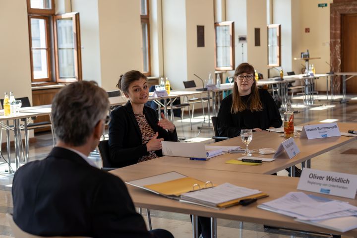 Teilnehmer der Auftaktveranstaltung Young Planners am 08.03.2021 in kleiner Runde zum Thema "Gleichwertige Lebensverhältnisse und starke Kommunen"