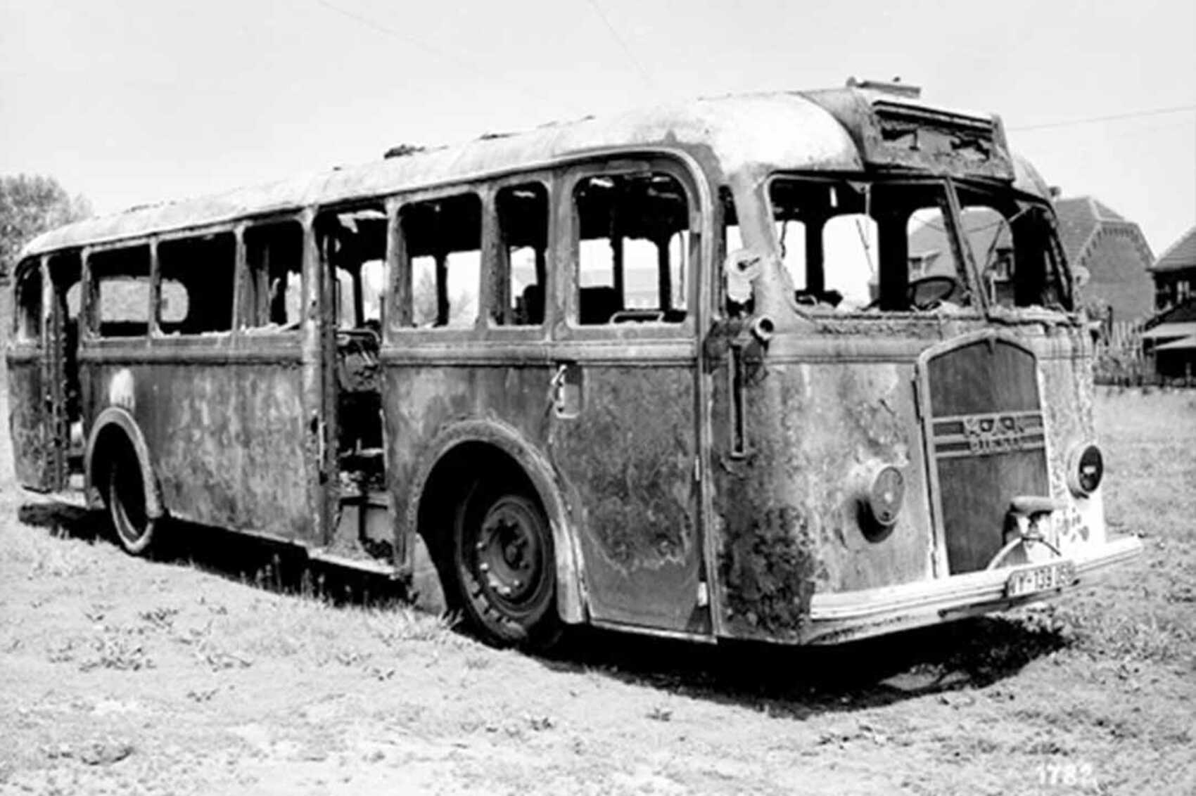 Kriegsschäden am STOAG Bus