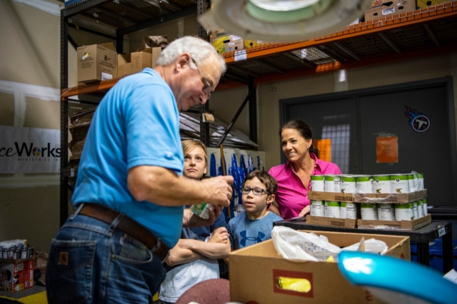 4/18/2019 First Lady Maria Lee volunteers at Graceworks, Franklin