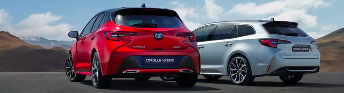 Zwei Corolla Hybrid Modelle