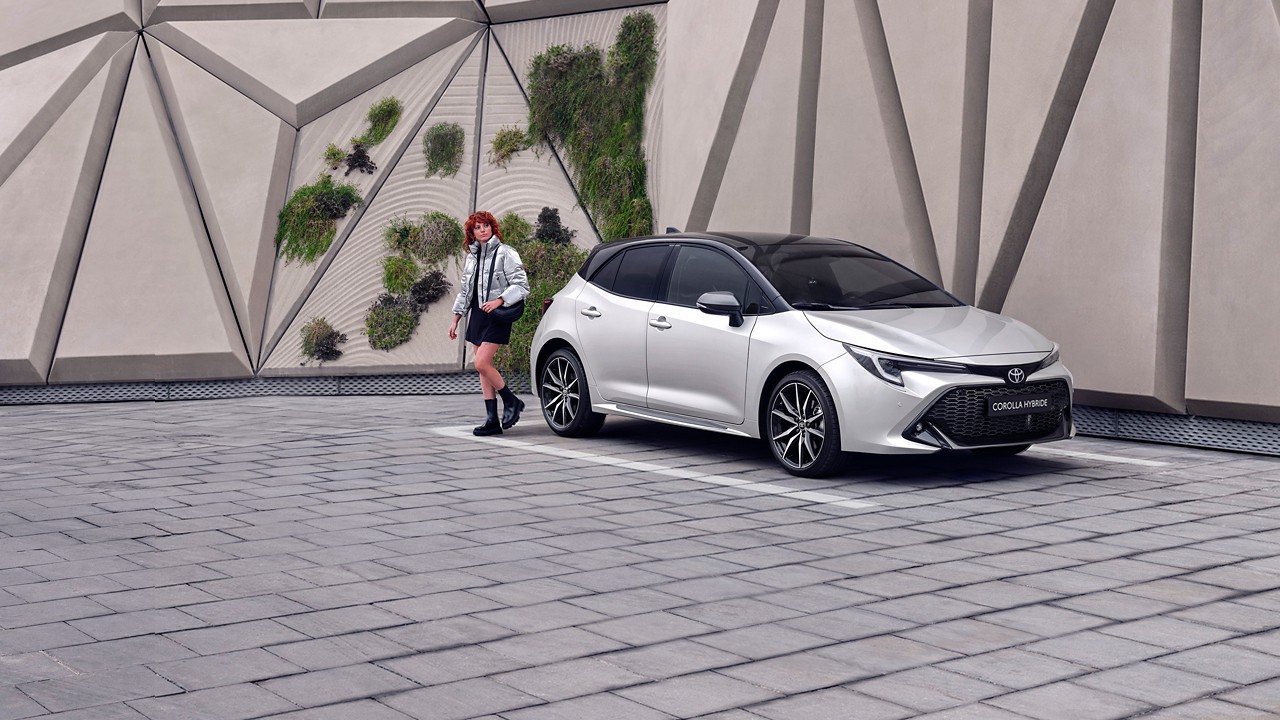 Toyota Corolla Hybride dans une concession