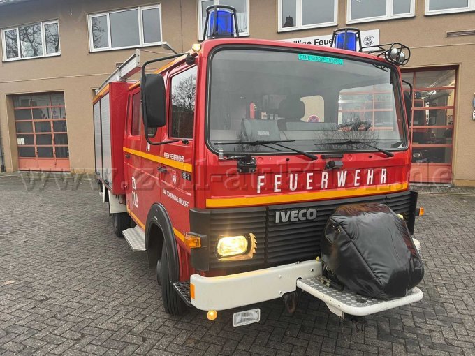 Frontaufnahme Feuerwehrfahrzeug mit Vorderpumpe